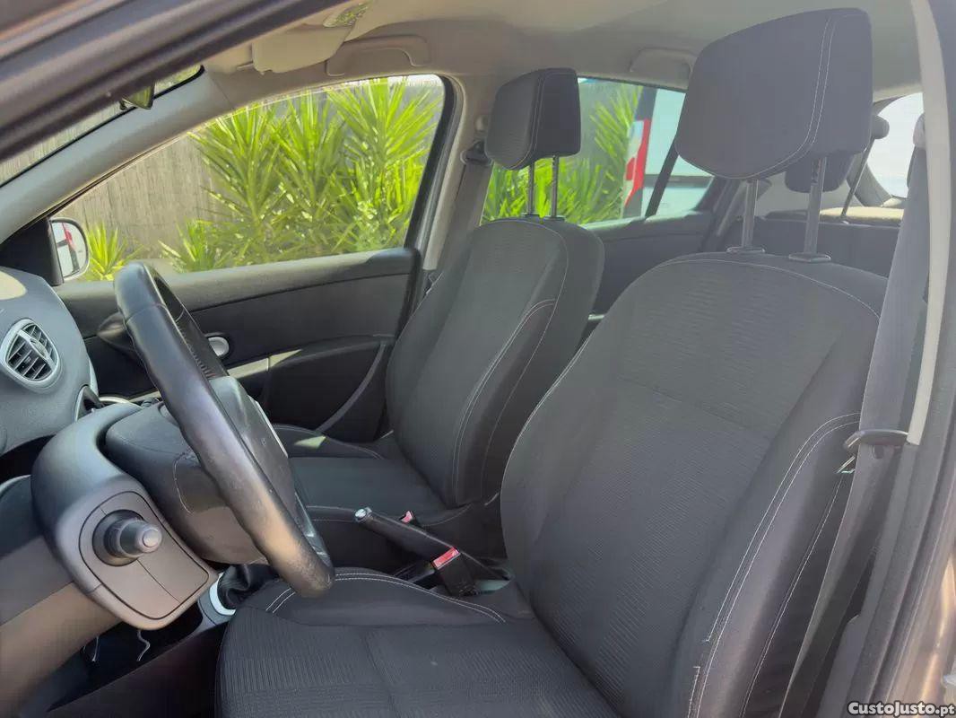 Renault Clio 1.5 dci dynamique s — fotografia 8
