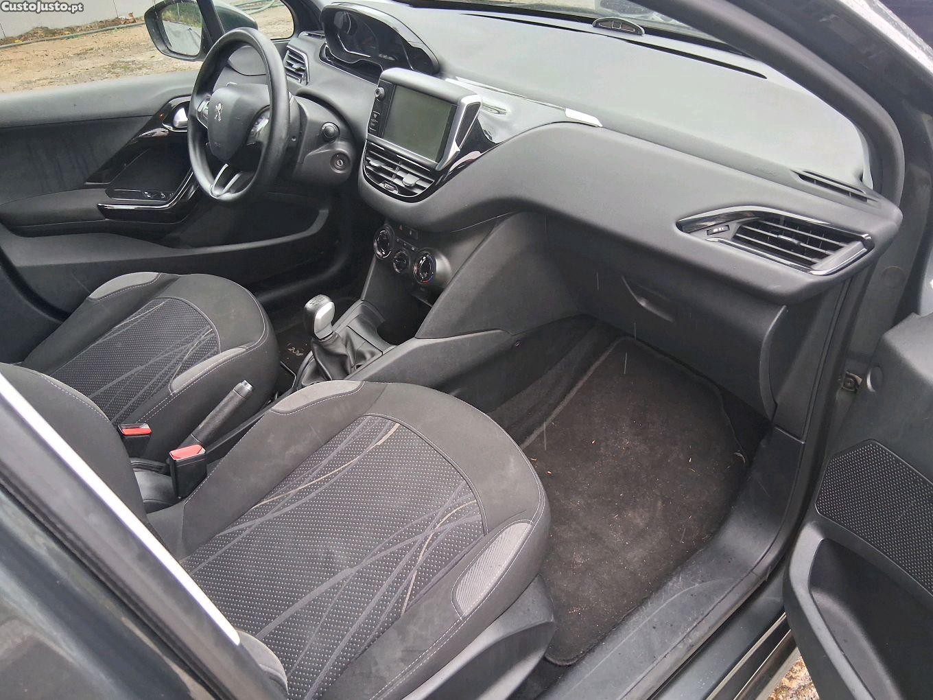 Peugeot 208 allure — fotografia 3