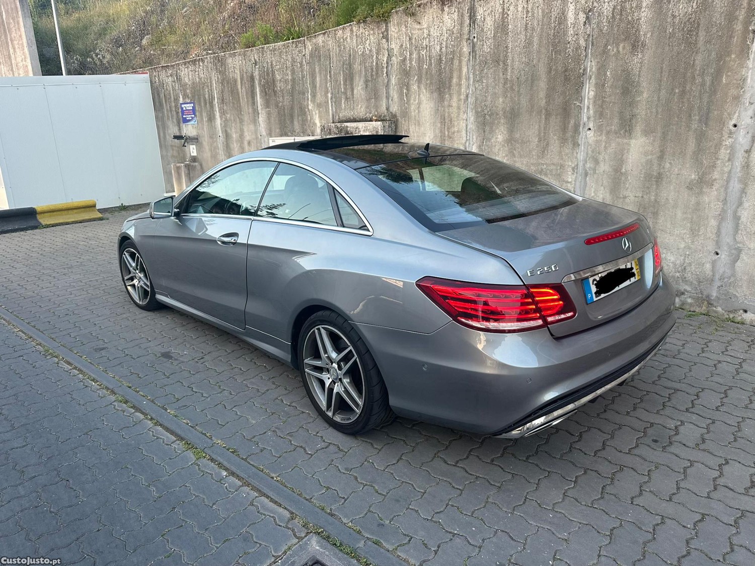 Mercedes-Benz E 250 Coupe — fotografia 5
