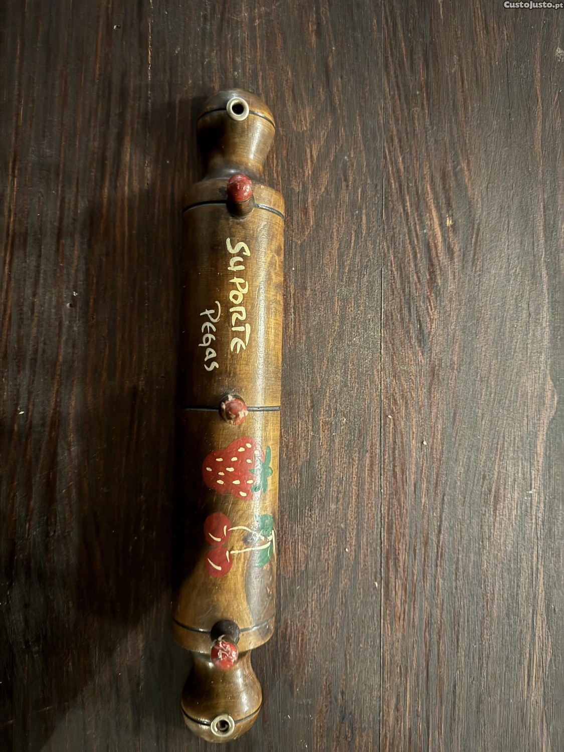 Pequeno cabide su porte pegas