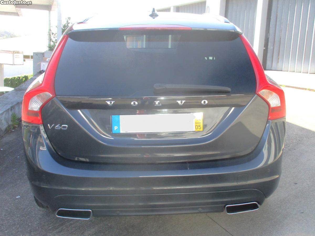 Volvo V60 2.0 D4 Momentum Plus Geartronic 181 cv — photo 5