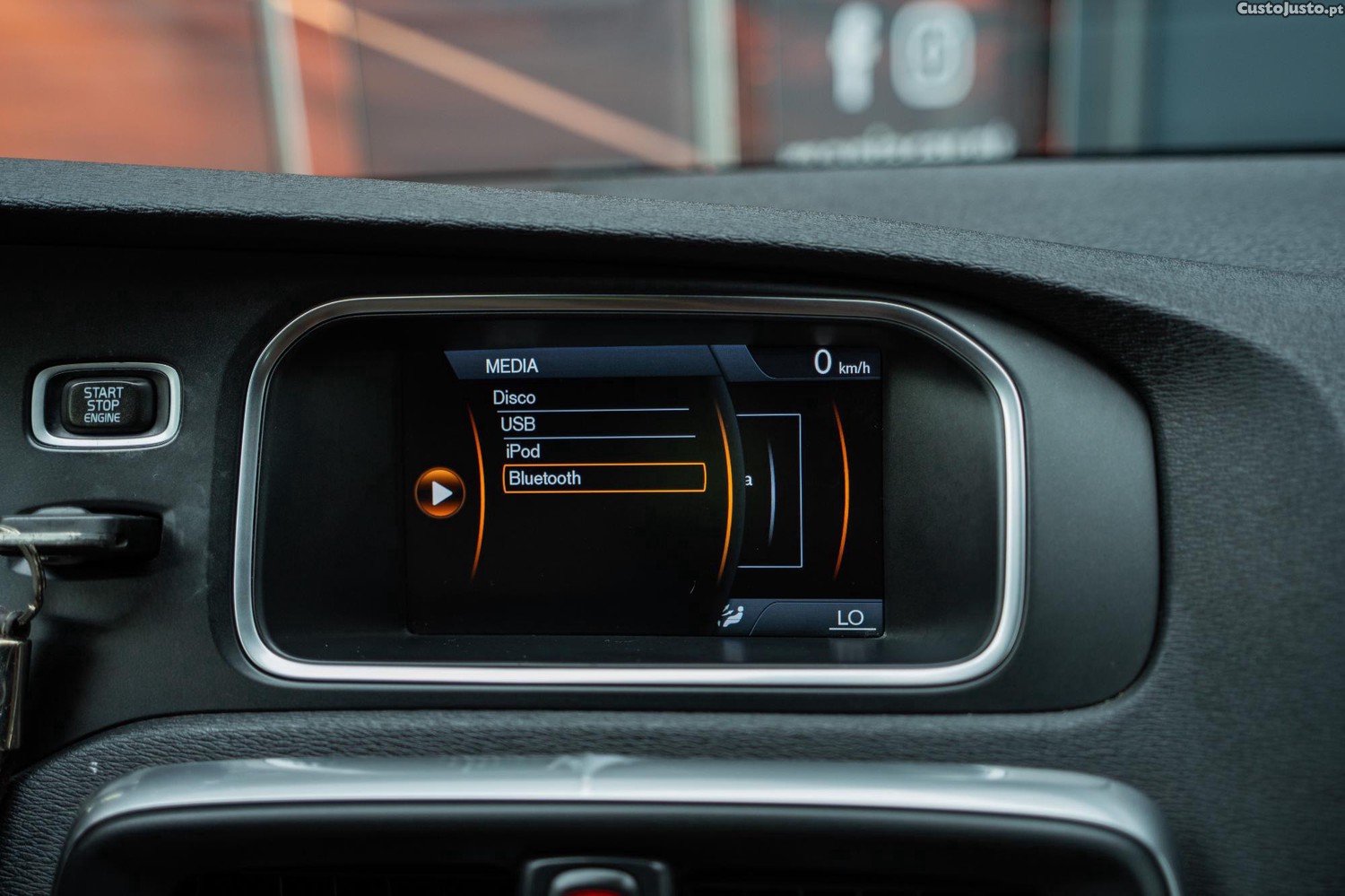 Volvo V40 D2 R Design — fotografia 6