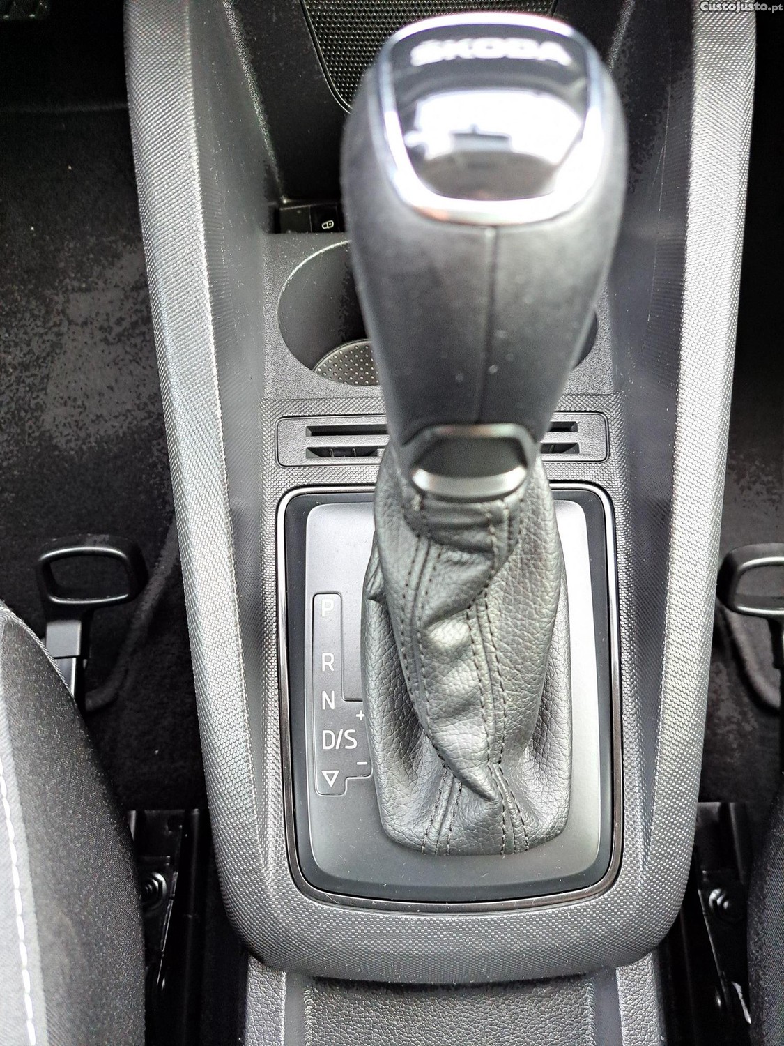 Skoda Fabia 1.0 TSI Ambition DSG — fotografia 12