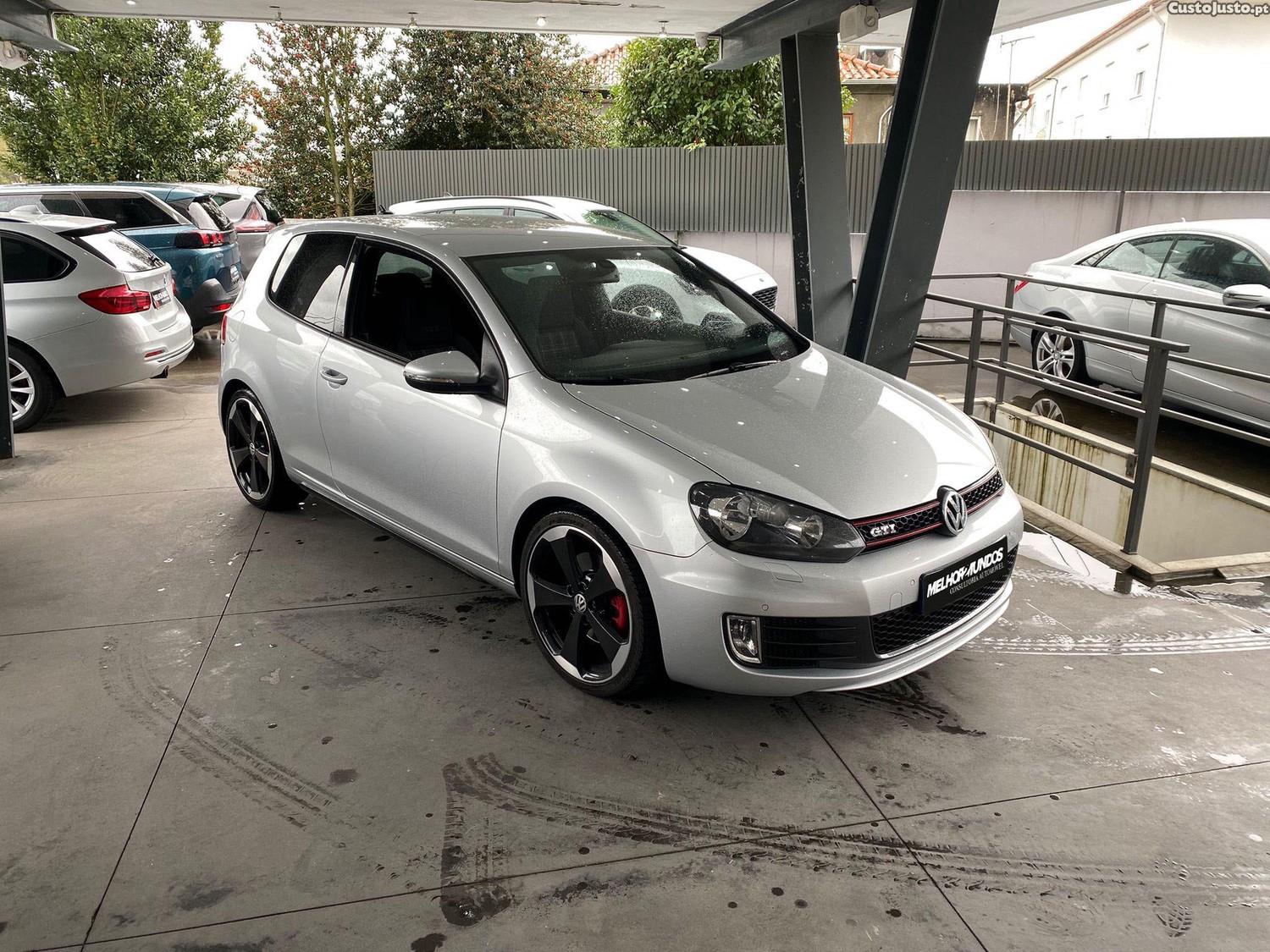 Volkswagen Golf 2.0 GTI — fotografia 12
