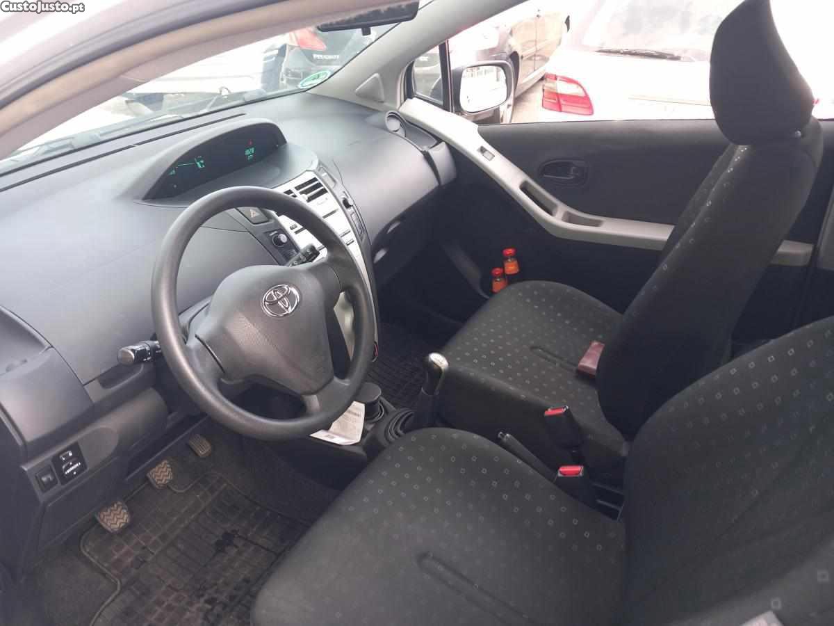 Toyota Yaris 1.0 — fotografia 5