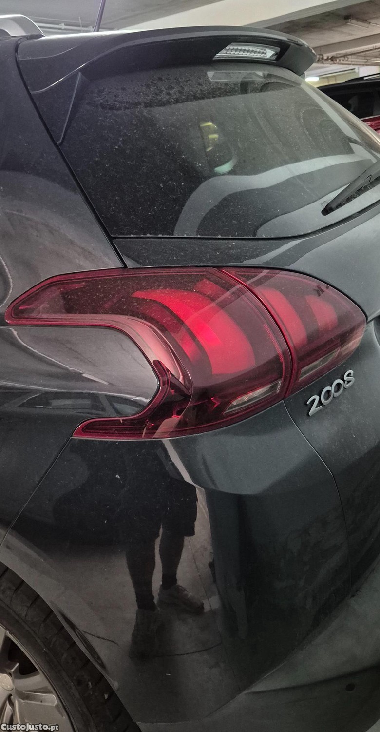 Peugeot 2008 PureTech — fotografia 3