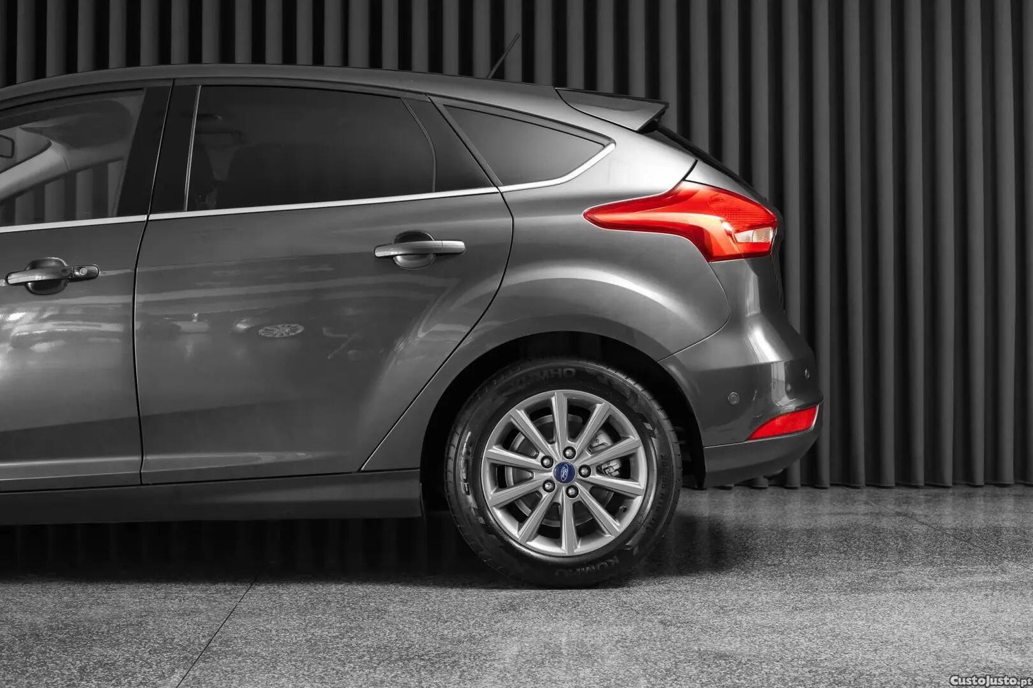 Ford Focus 1.0 EcoBoost S&S TITANIUM — fotografia 19
