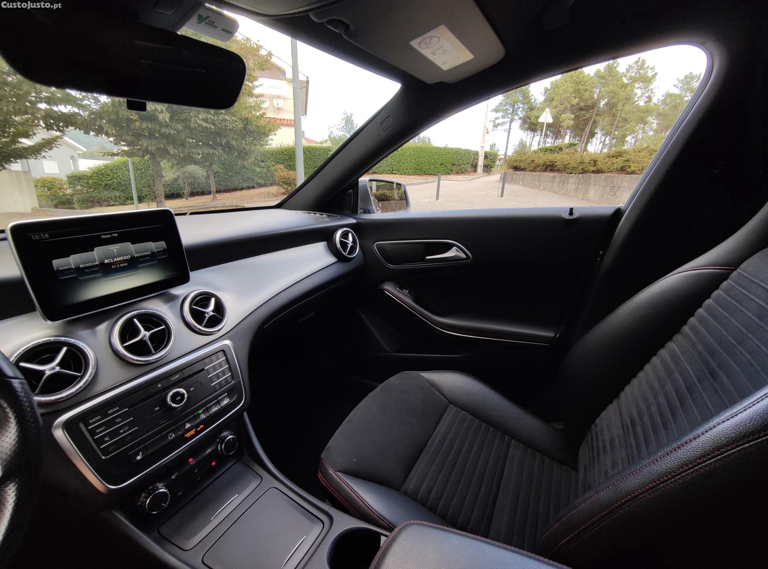 Mercedes-Benz CLA 220 220 Cdi — fotografia 4