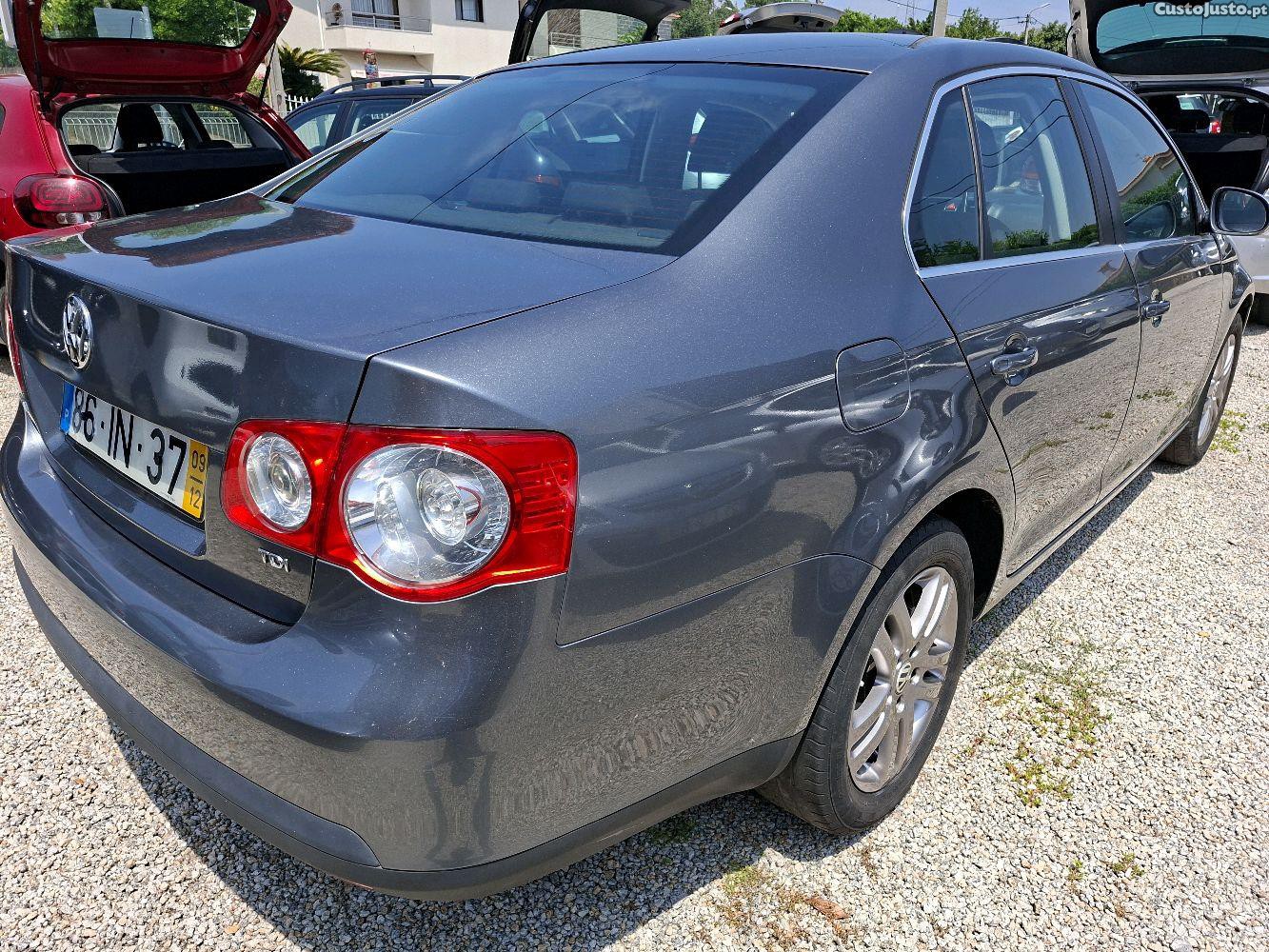 VW Jetta 1.6 Tdi 105 cv - 09 foto 5