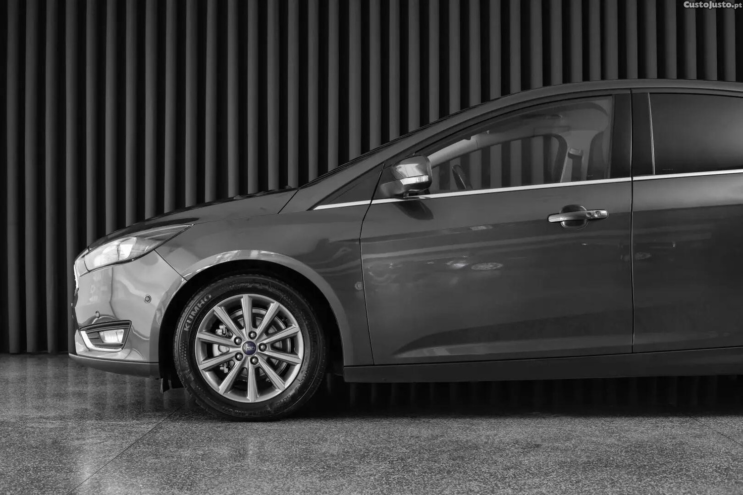 Ford Focus 1.0 EcoBoost S&S TITANIUM — fotografia 20