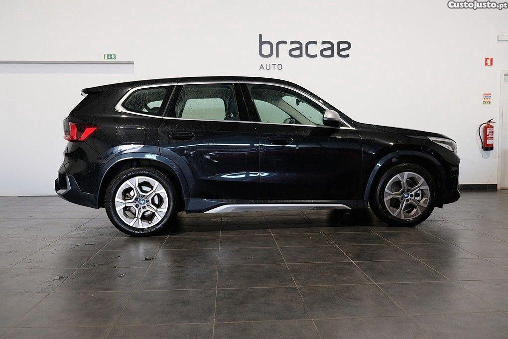 BMW iX1 xDrive30 - 23 — photo 4