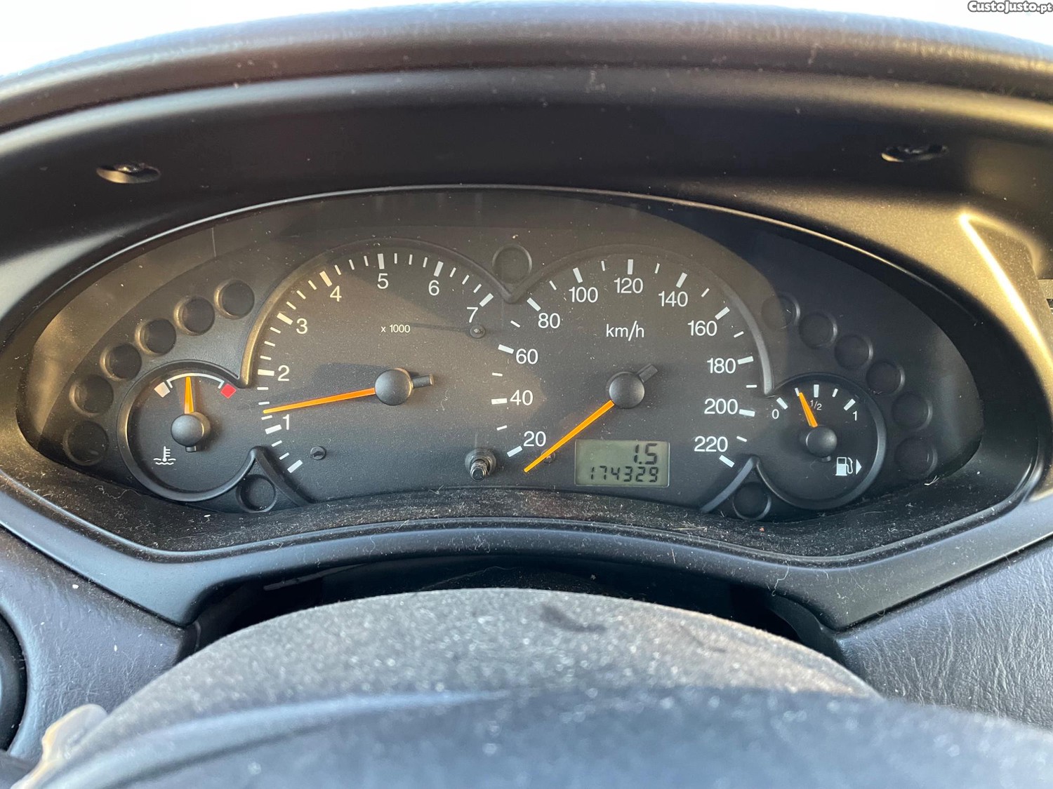Ford Focus 1600 gasolina — photo 4