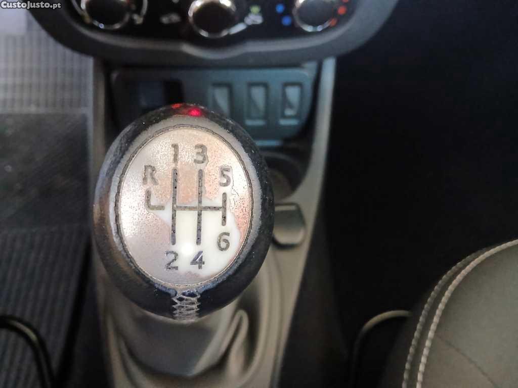 Dacia Duster 1.5 DCI 110 CV Prestige — fotografia 6