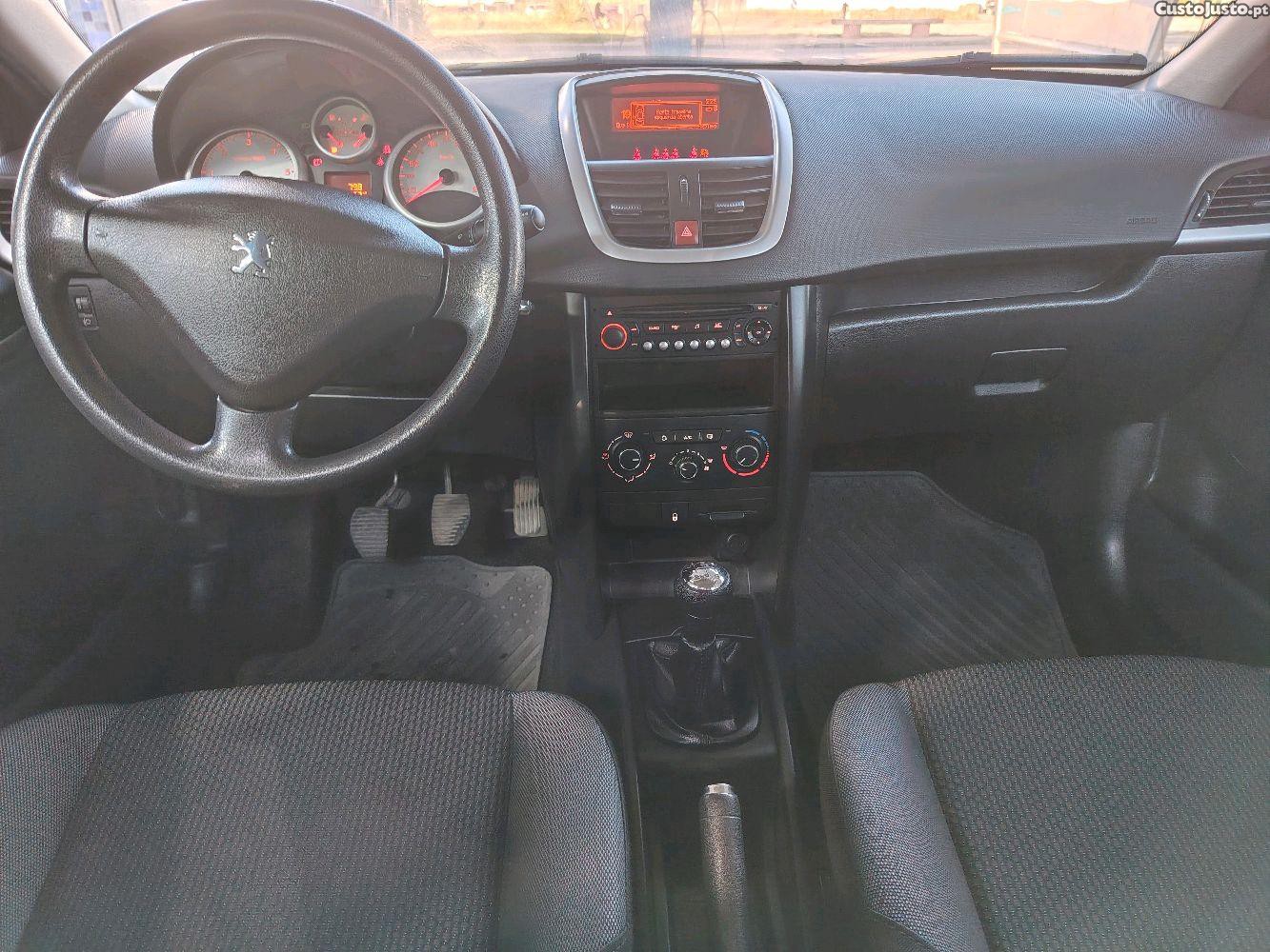 Peugeot 207 1.4 HDI — fotografia 5
