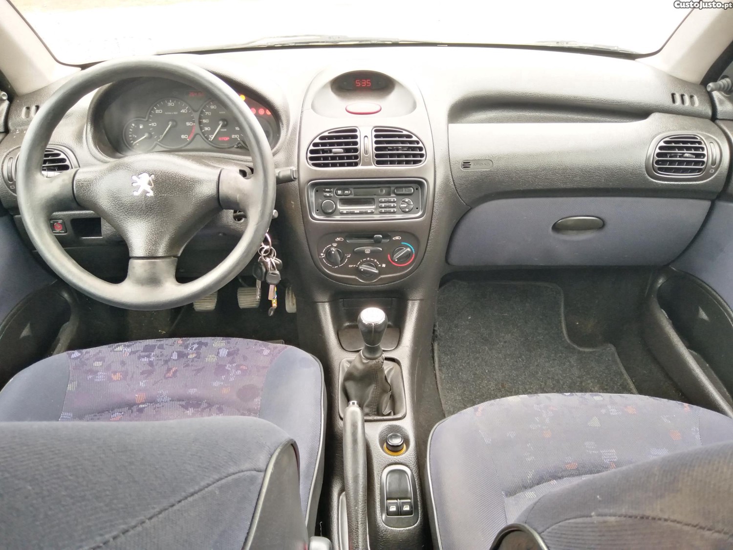 Peugeot 206 Diesel 3 portas - 00 — photo 3