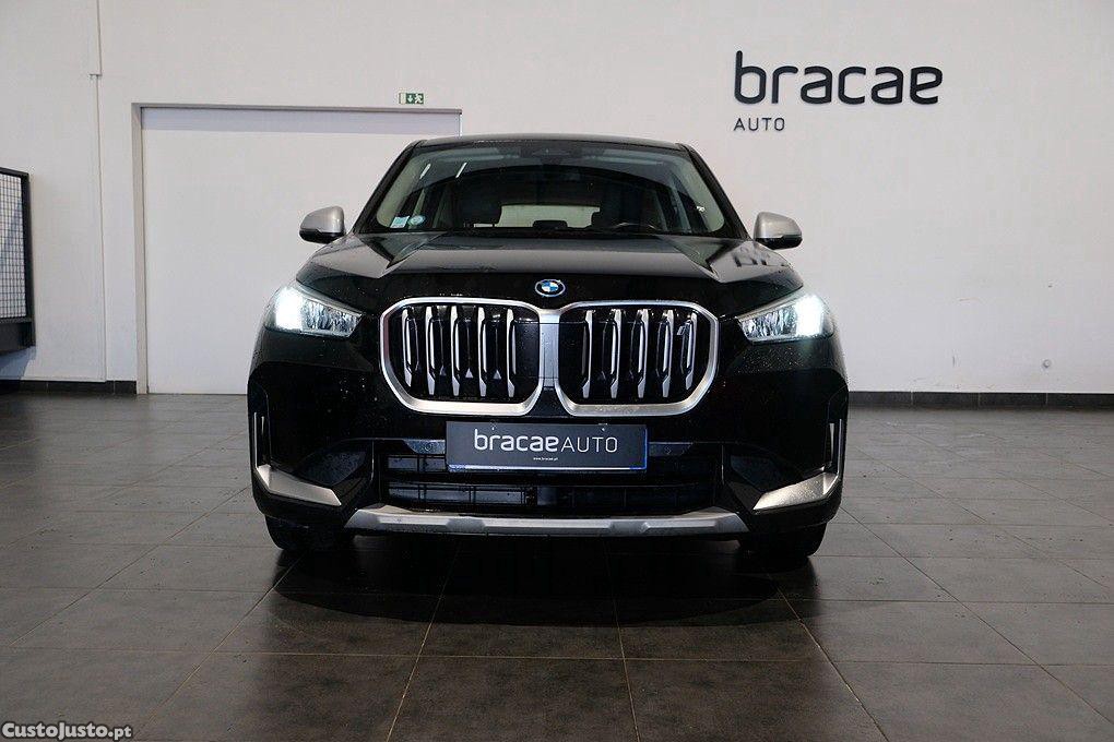 BMW iX1 xDrive30 - 23 — photo 3