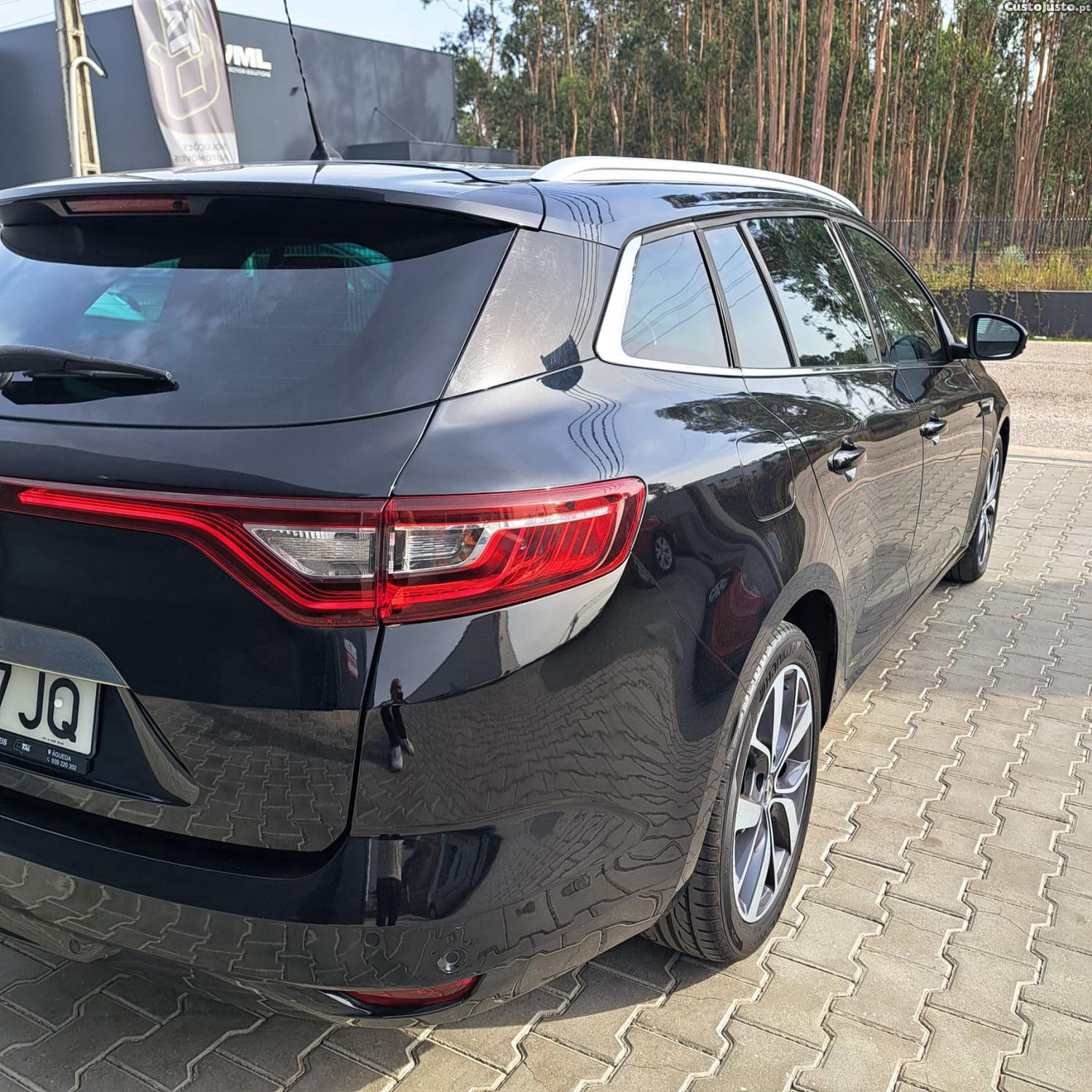 Renault Mégane dCi 110 FAP EDC BOSE - 17 — photo 4