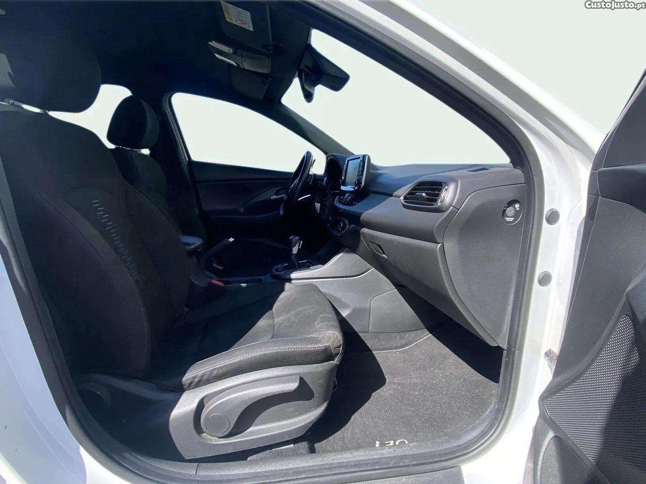 Hyundai i30 1.6 CRDi STyle 7DCT — fotografia 4