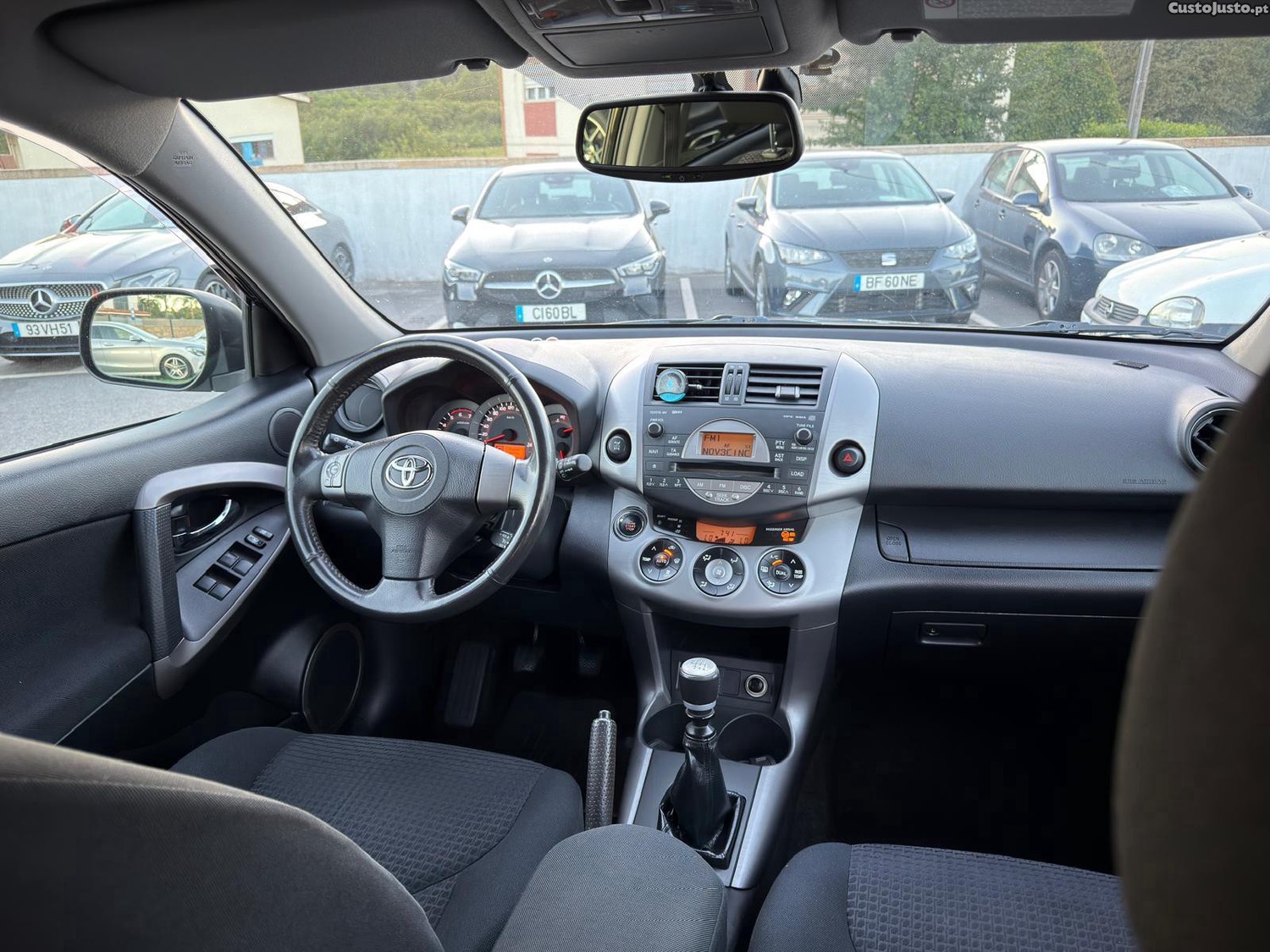 Toyota RAV4 2.2 D-4D X — fotografia 13