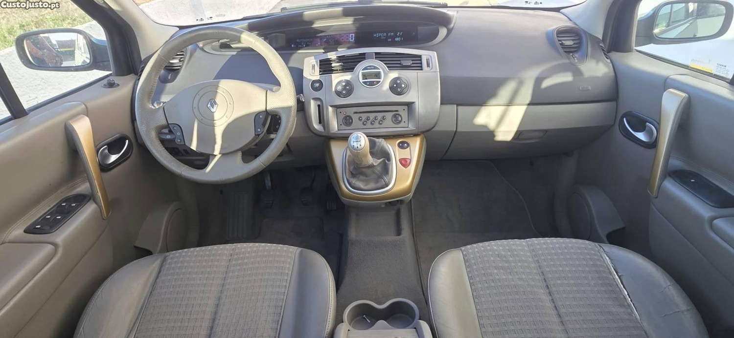 Renault Scénic 1.5 dCi Dynamique Luxe - 04 — photo 5