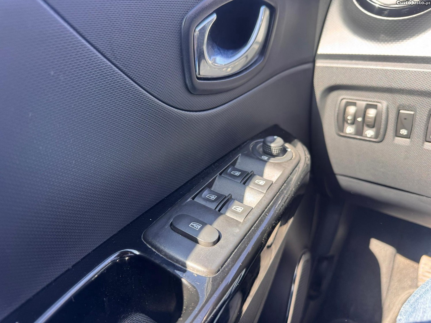 Renault Captur 0.9 TCE Exclusive — fotografia 8