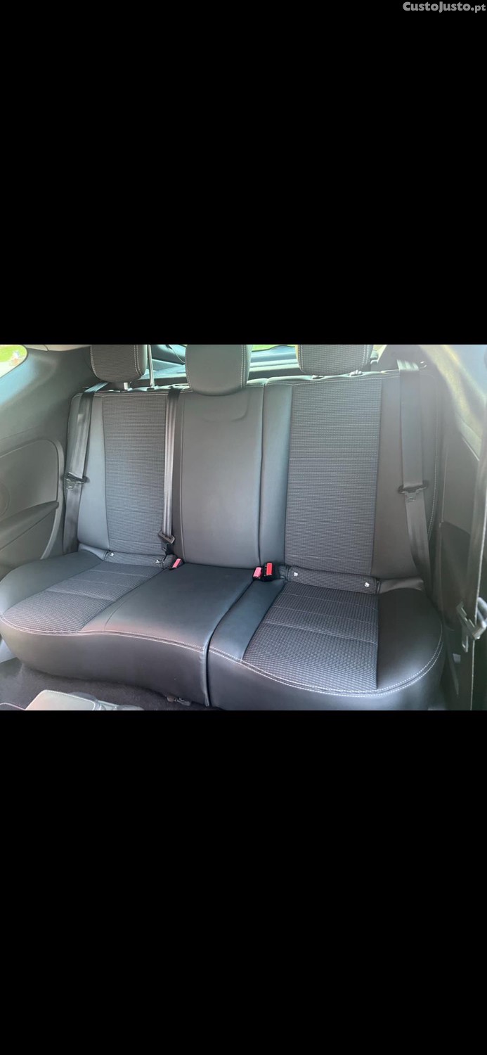 Renault Mégane COUPE GT LINE 1.5 dci 110cv — fotografia 9