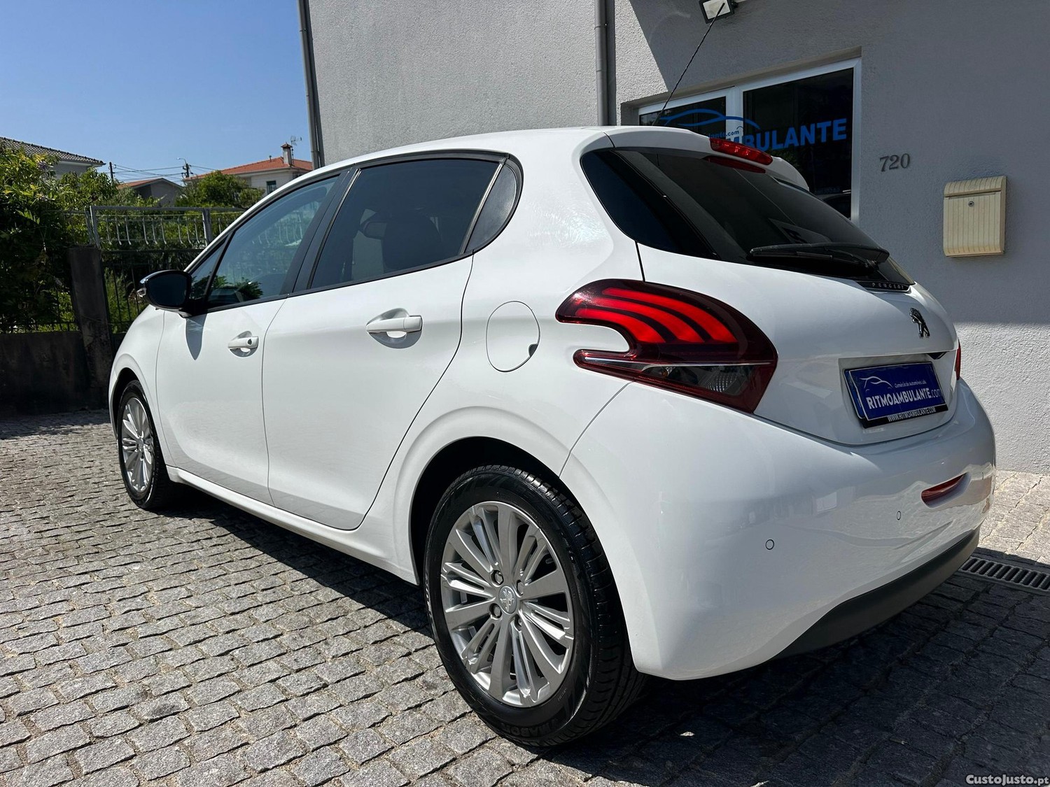 Peugeot 208 1.6 BlueHDi Style — fotografia 18