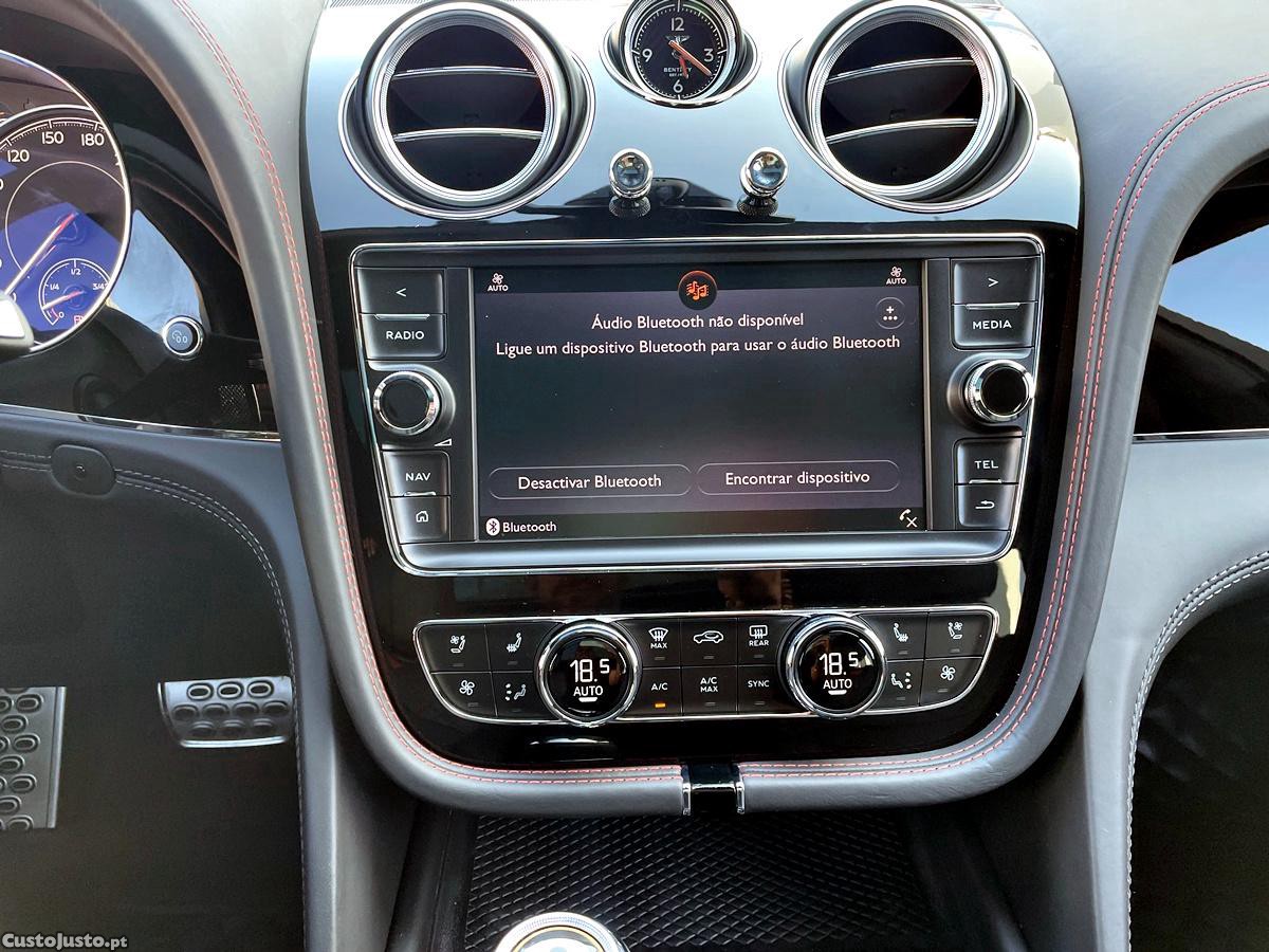 Bentley Bentayga V8 — fotografia 42