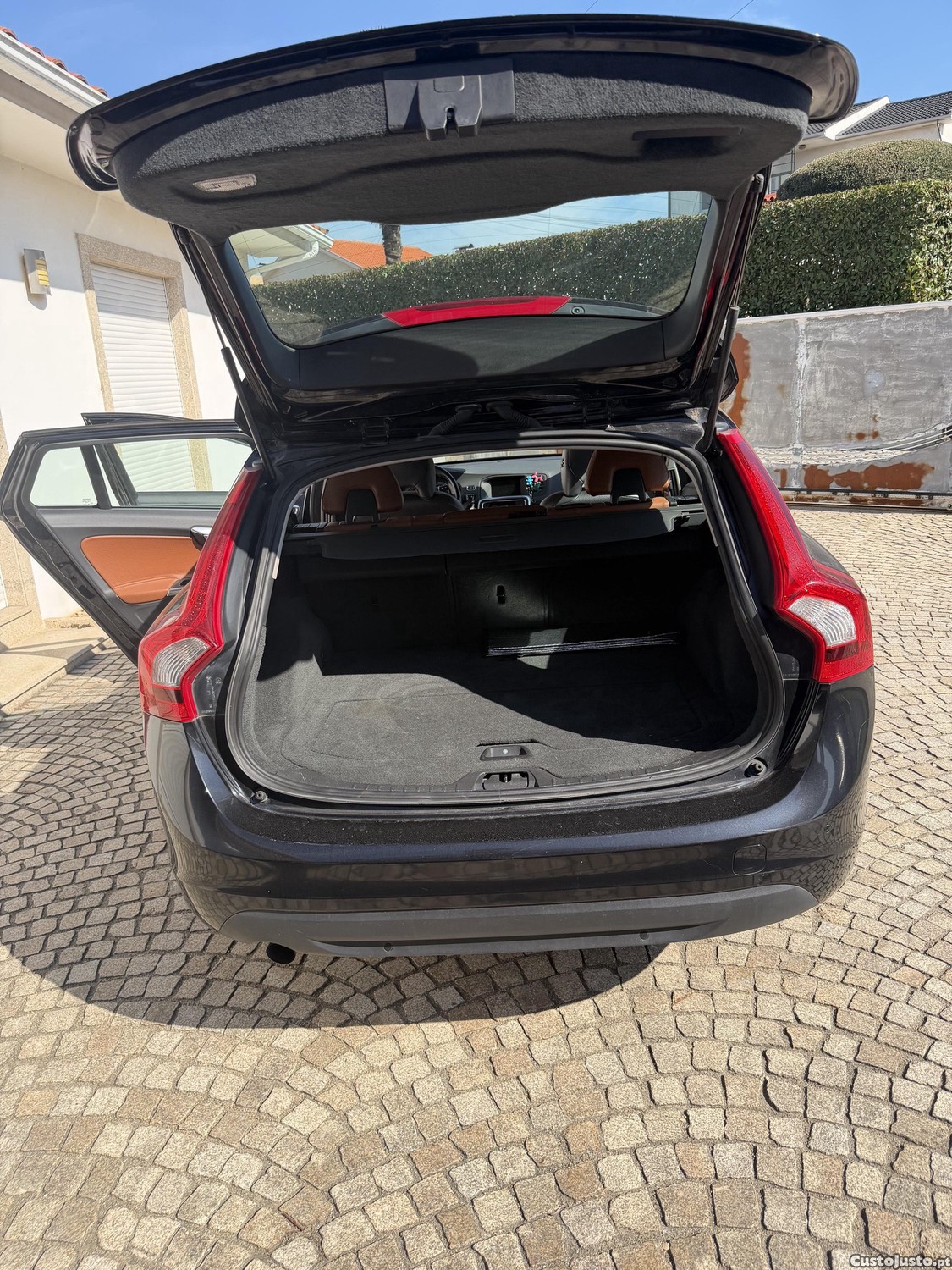 Volvo V60 2.0 D4 - 13 — photo 3