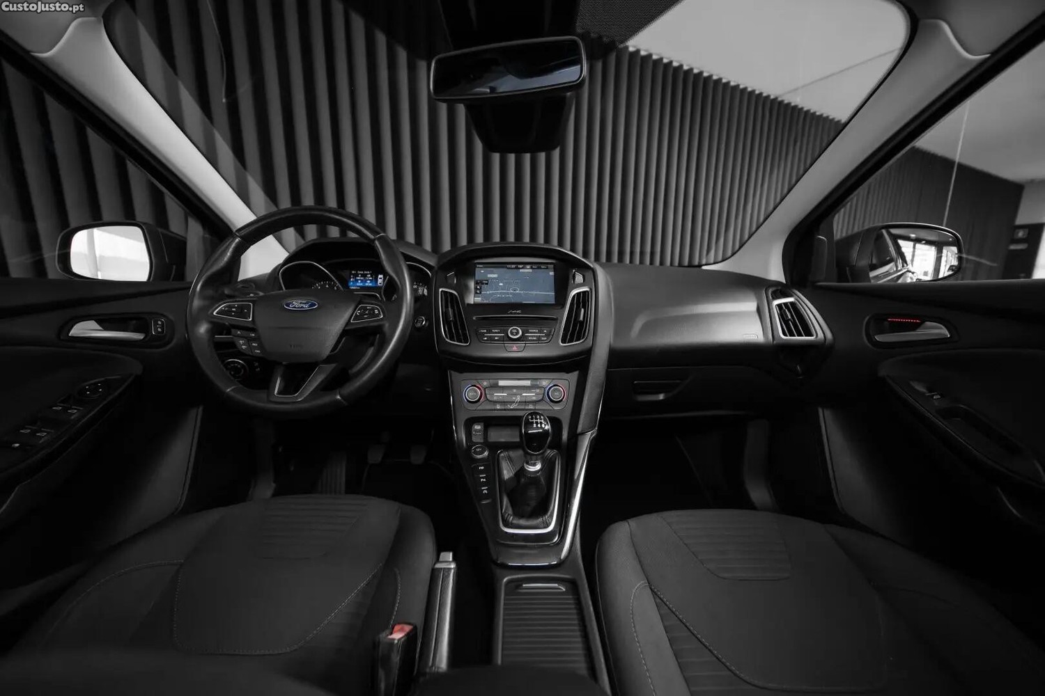 Ford Focus 1.0 EcoBoost S&S TITANIUM — fotografia 16
