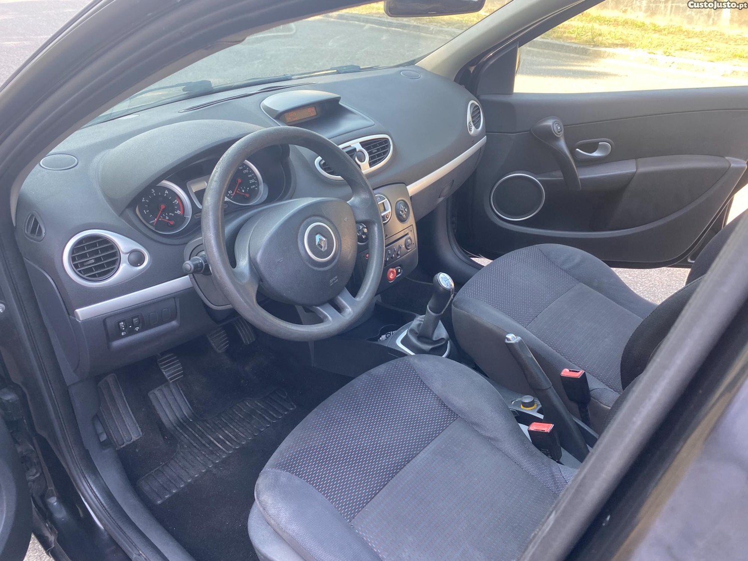 Renault Clio 1.5 DCI Break — fotografia 4