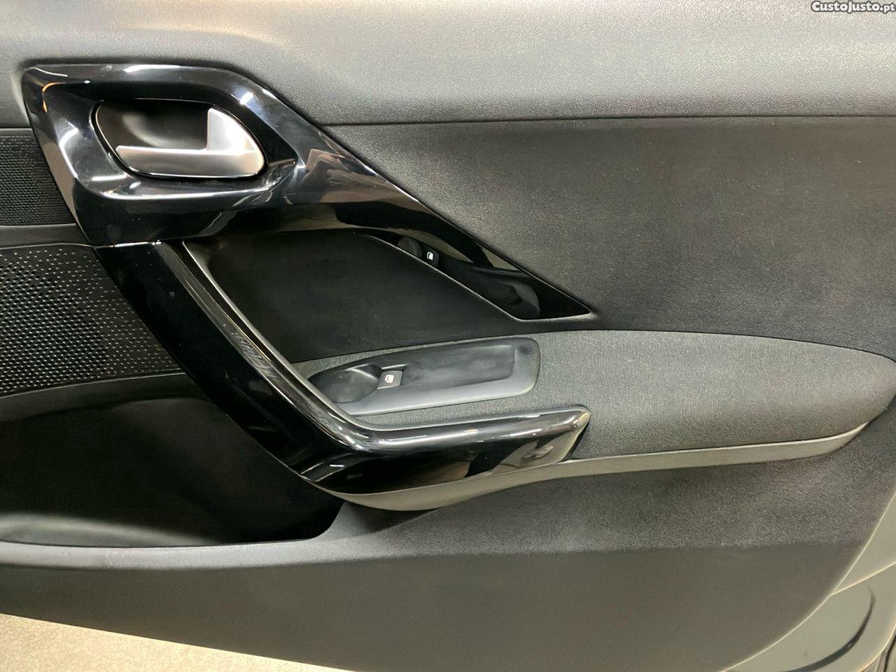 Peugeot 208 1.2 VTi Style — fotografia 2
