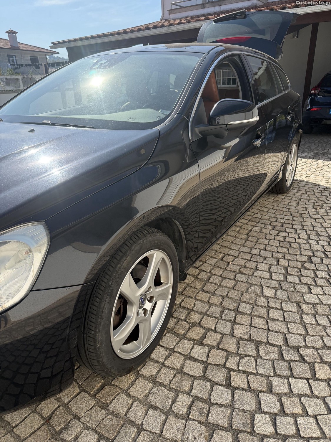 Volvo V60 2.0 D4 - 13 — photo 2
