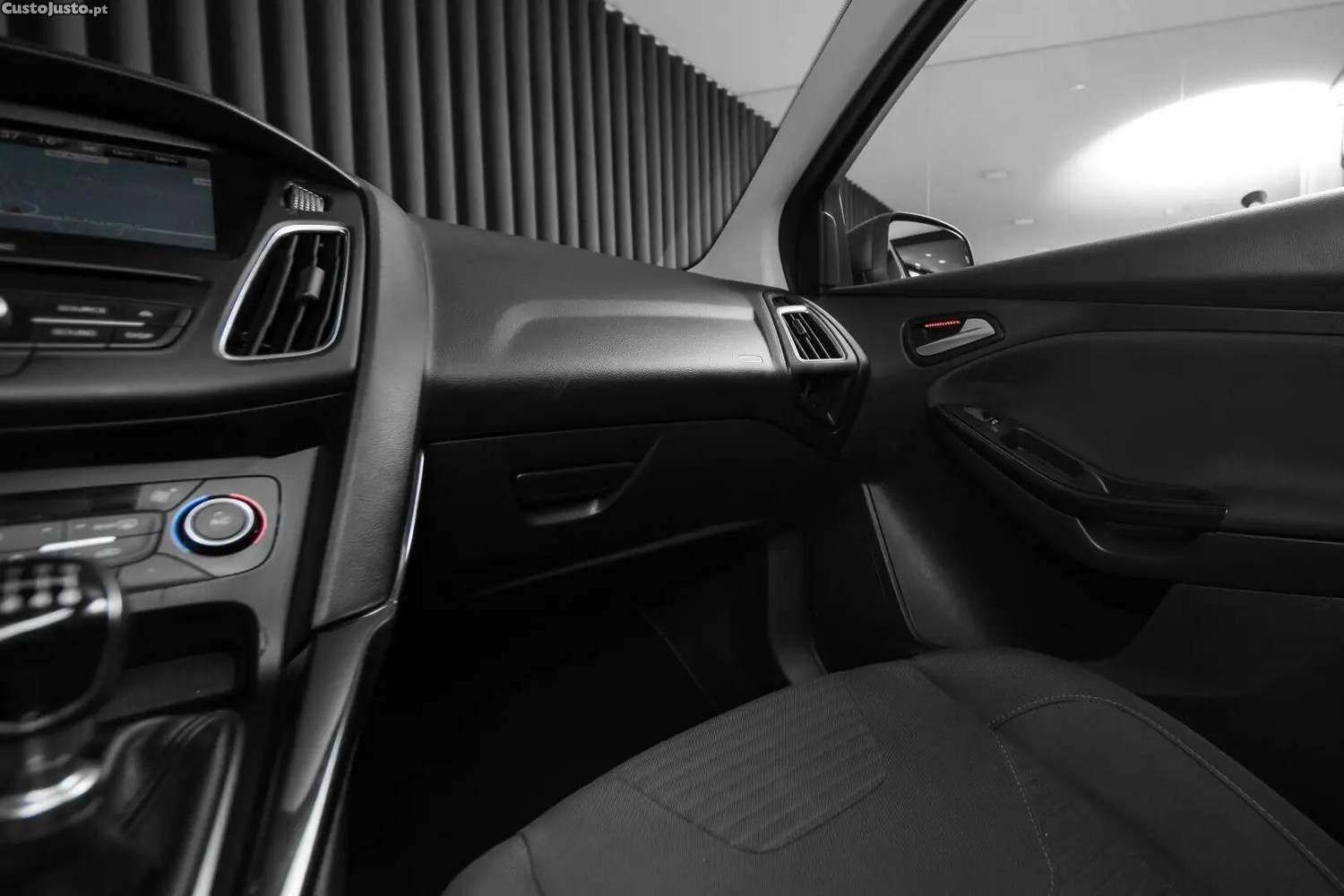 Ford Focus 1.0 EcoBoost S&S TITANIUM — fotografia 14