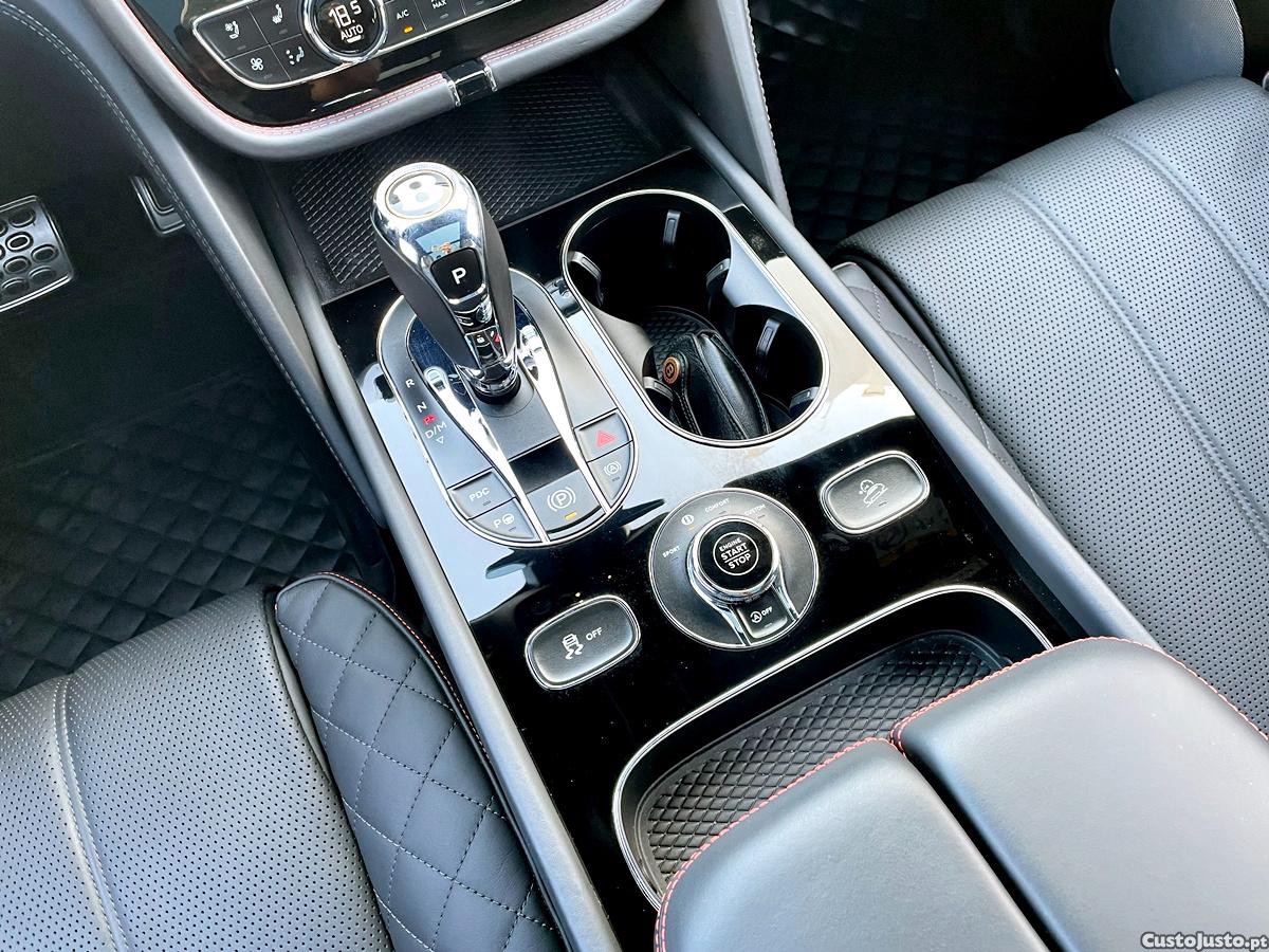 Bentley Bentayga V8 — fotografia 41