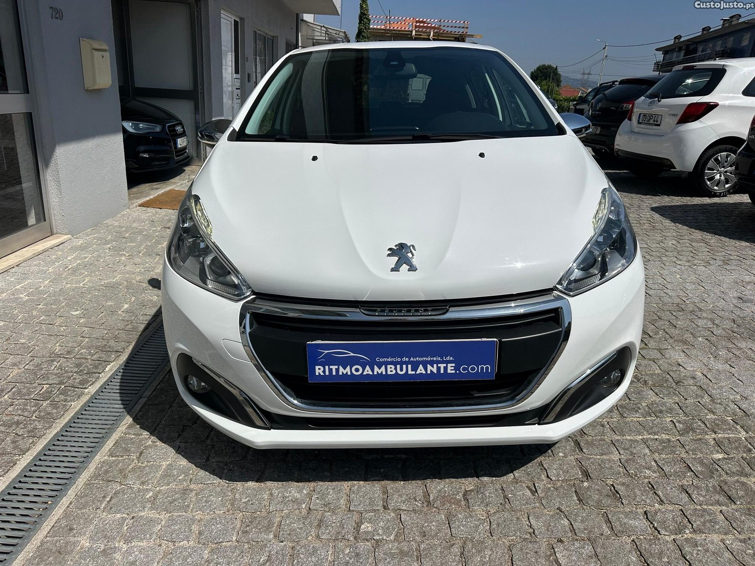 Peugeot 208 1.6 BlueHDi Style — fotografia 16