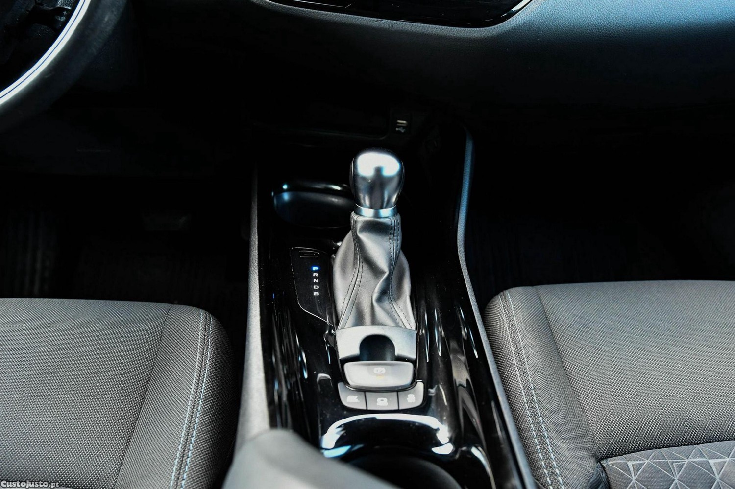 Toyota C-HR 1.8 Hybrid Square Collection — fotografia 18