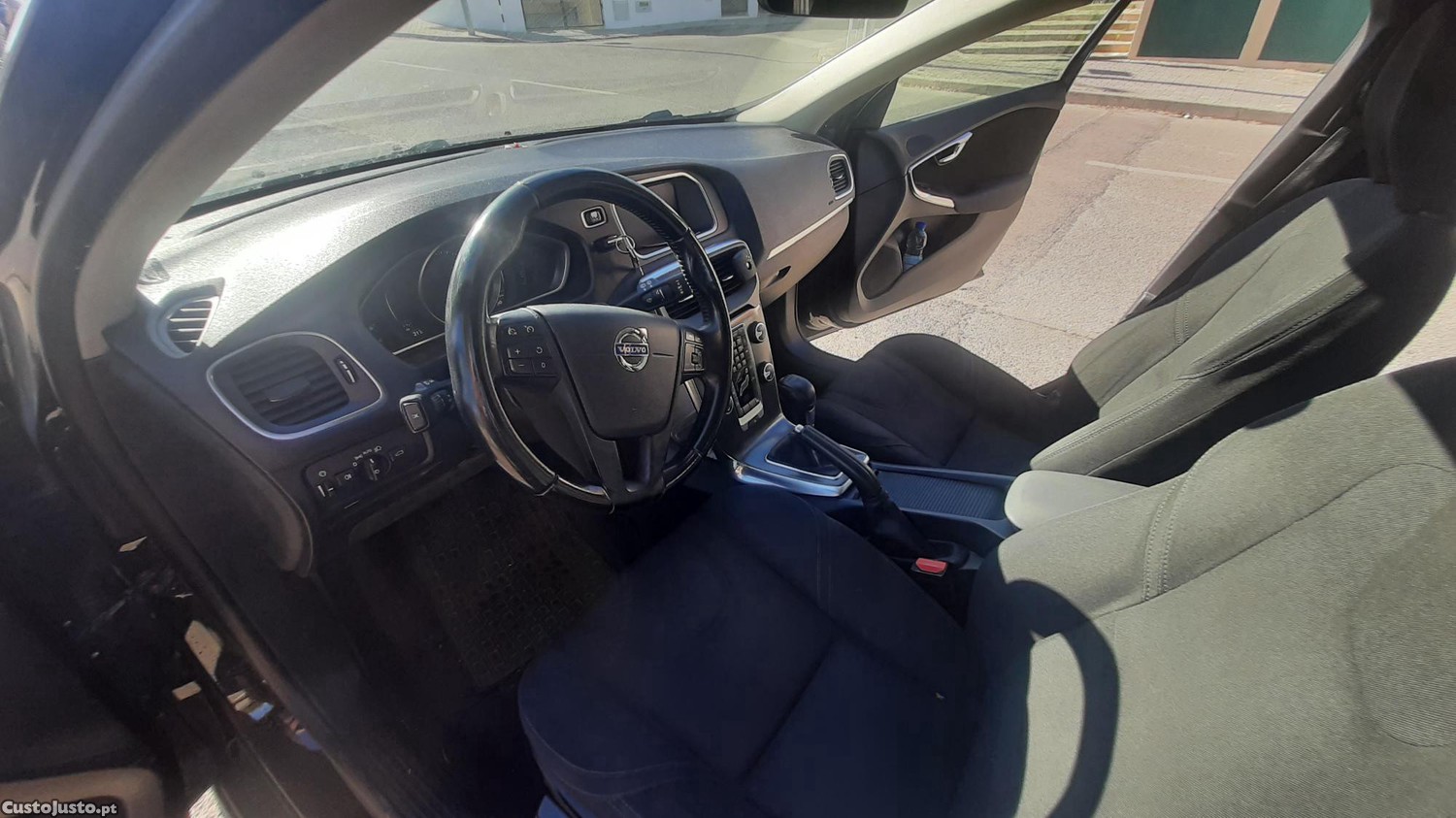 Volvo V40 D2 - 15 — photo 5
