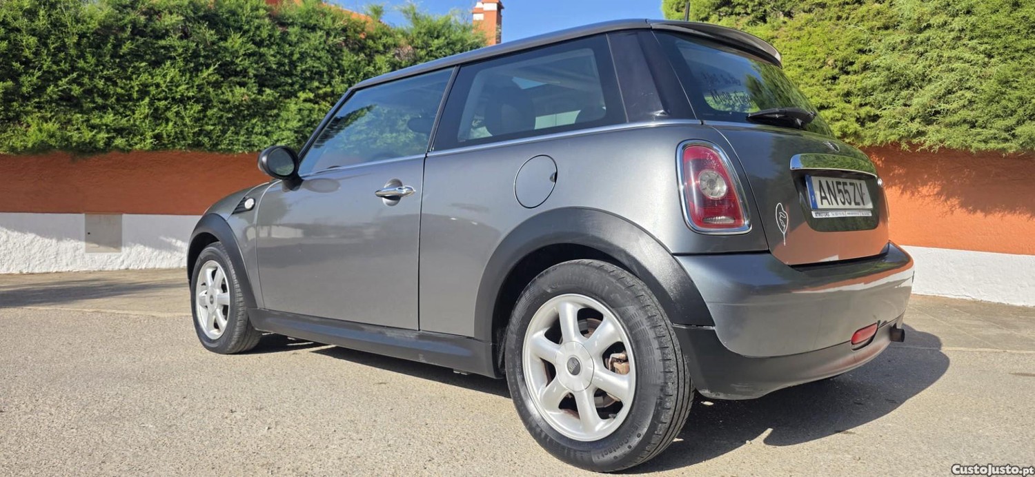 MINI Cooper One 1.4 - 09 — photo 3