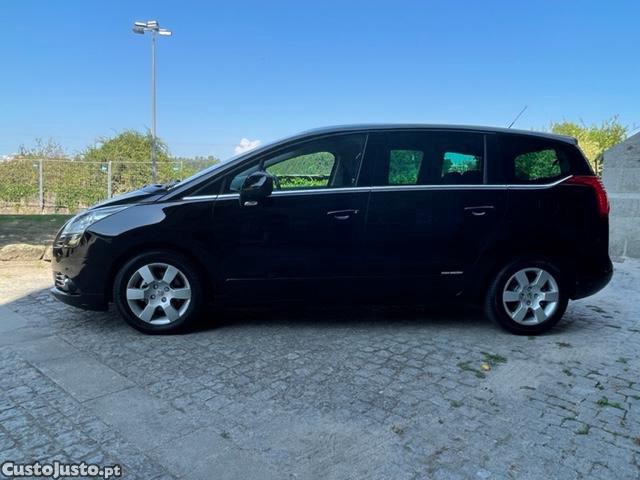 Peugeot 5008 1.6 E-HDi 7L Active 2-Tronic — fotografia 10