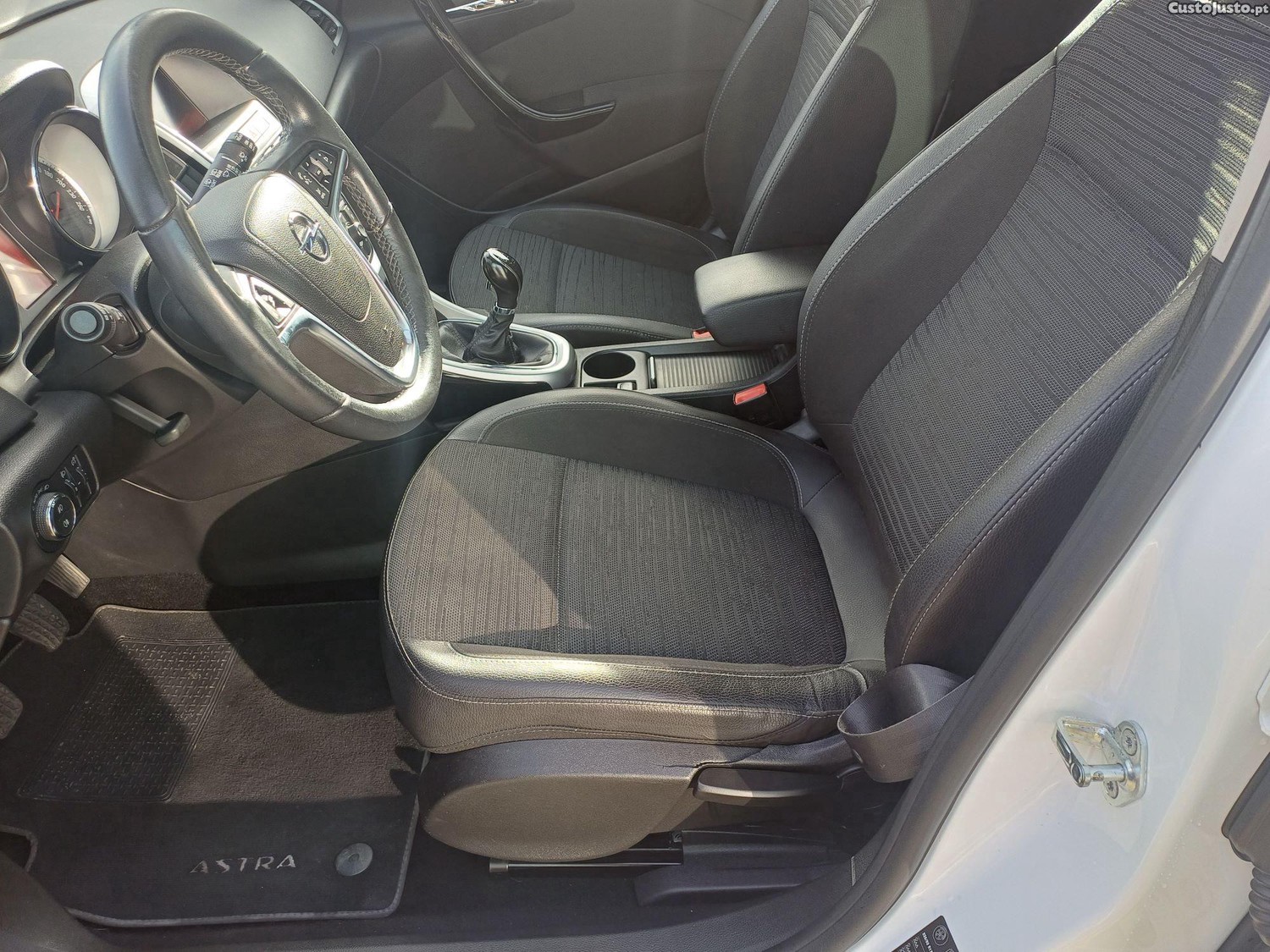 Opel Astra Sports Tourer — fotografia 5