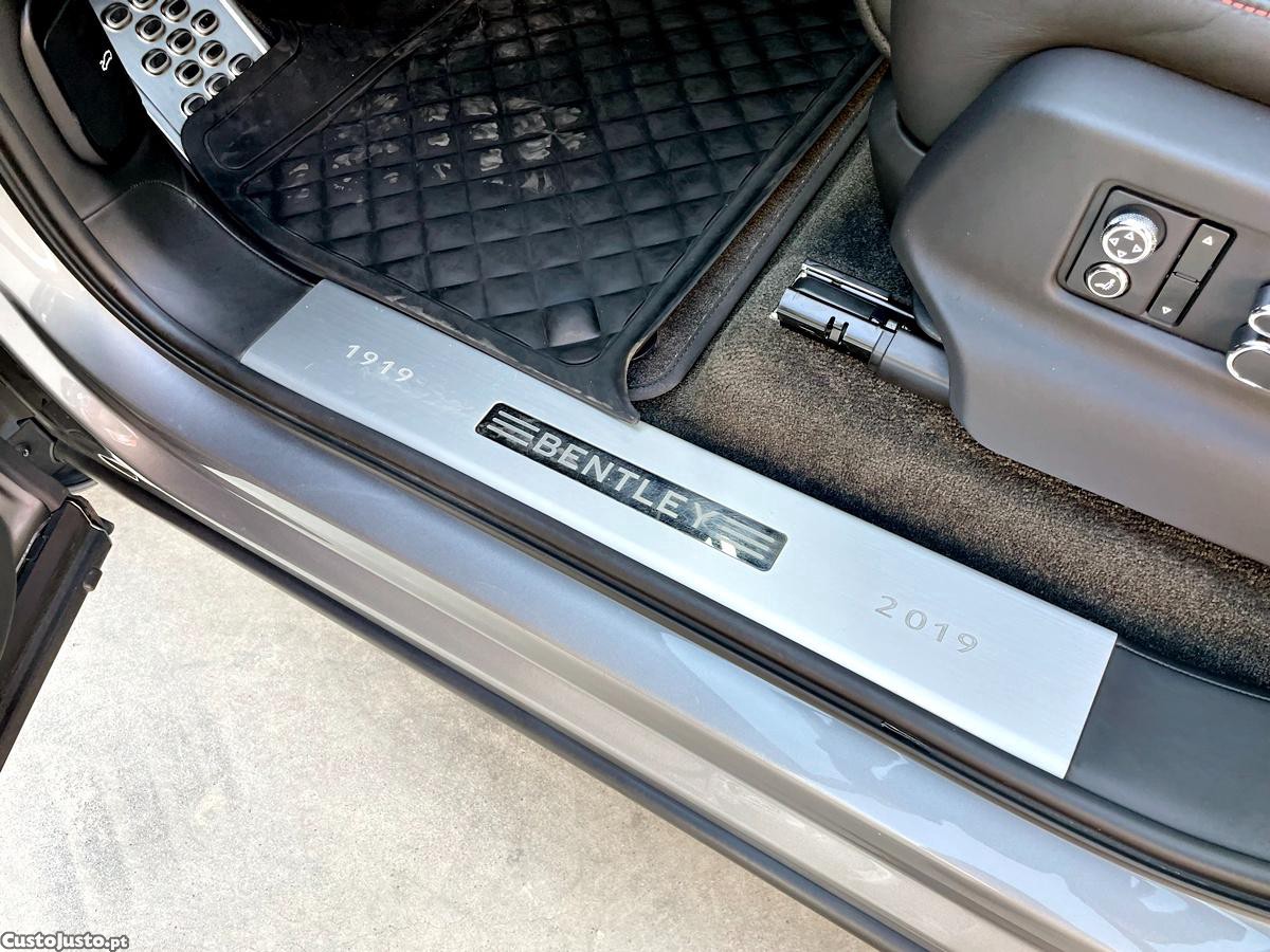 Bentley Bentayga V8 — fotografia 38
