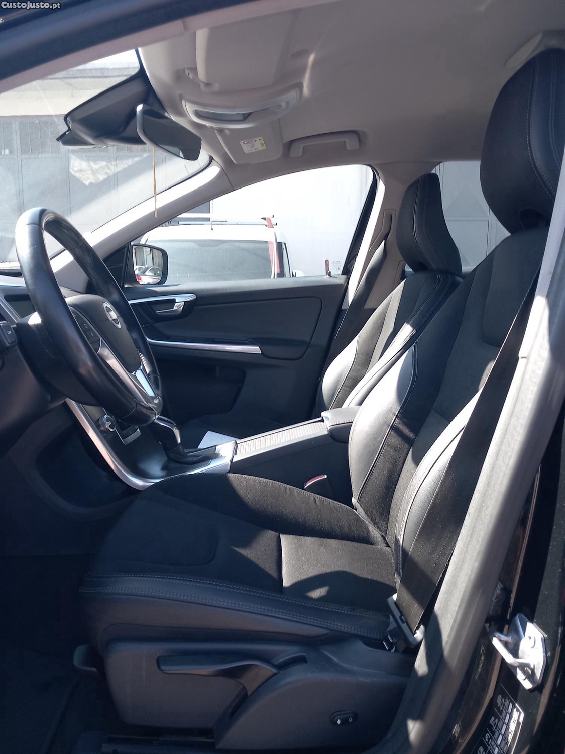 Volvo XC 60 D4 — fotografia 6