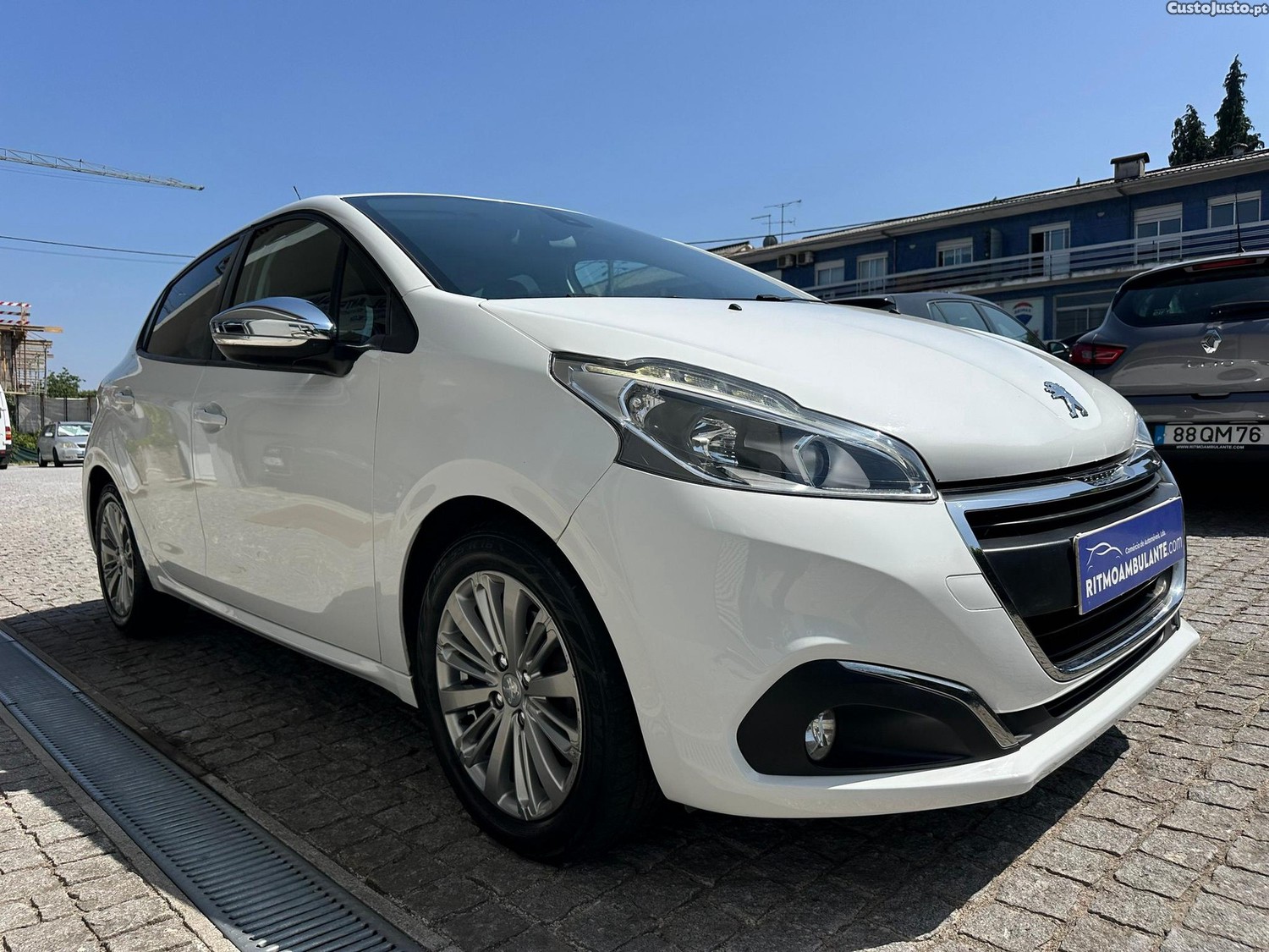 Peugeot 208 1.6 BlueHDi Style — fotografia 15