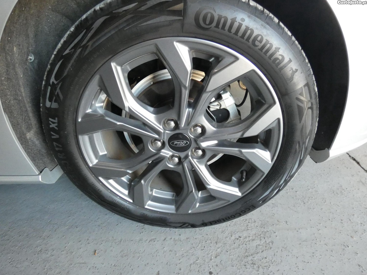 Ford Focus 1.0 EcoBoost MHEV ST-Line — fotografia 8