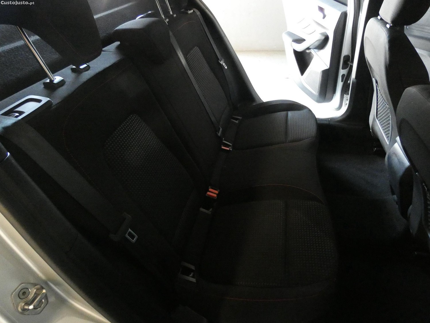 Ford Focus 1.0 EcoBoost MHEV ST-Line — fotografia 7