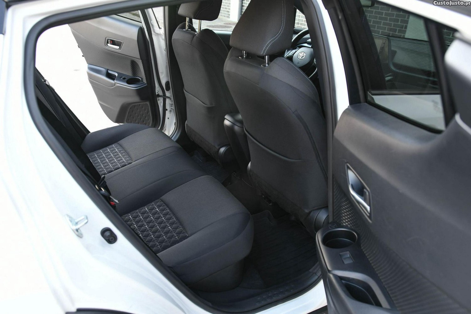 Toyota C-HR 1.8 Hybrid Square Collection — fotografia 13