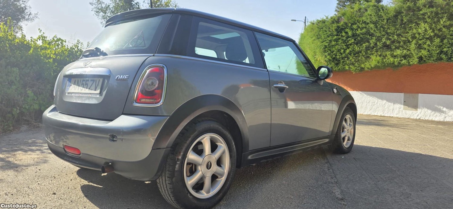 MINI Cooper One 1.4 - 09 — photo 4