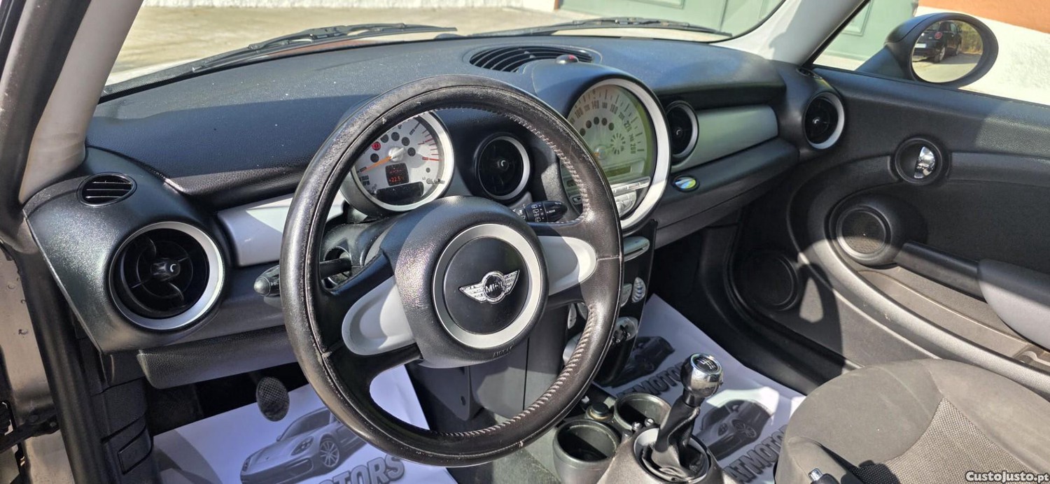 MINI Cooper One 1.4 - 09 — photo 5