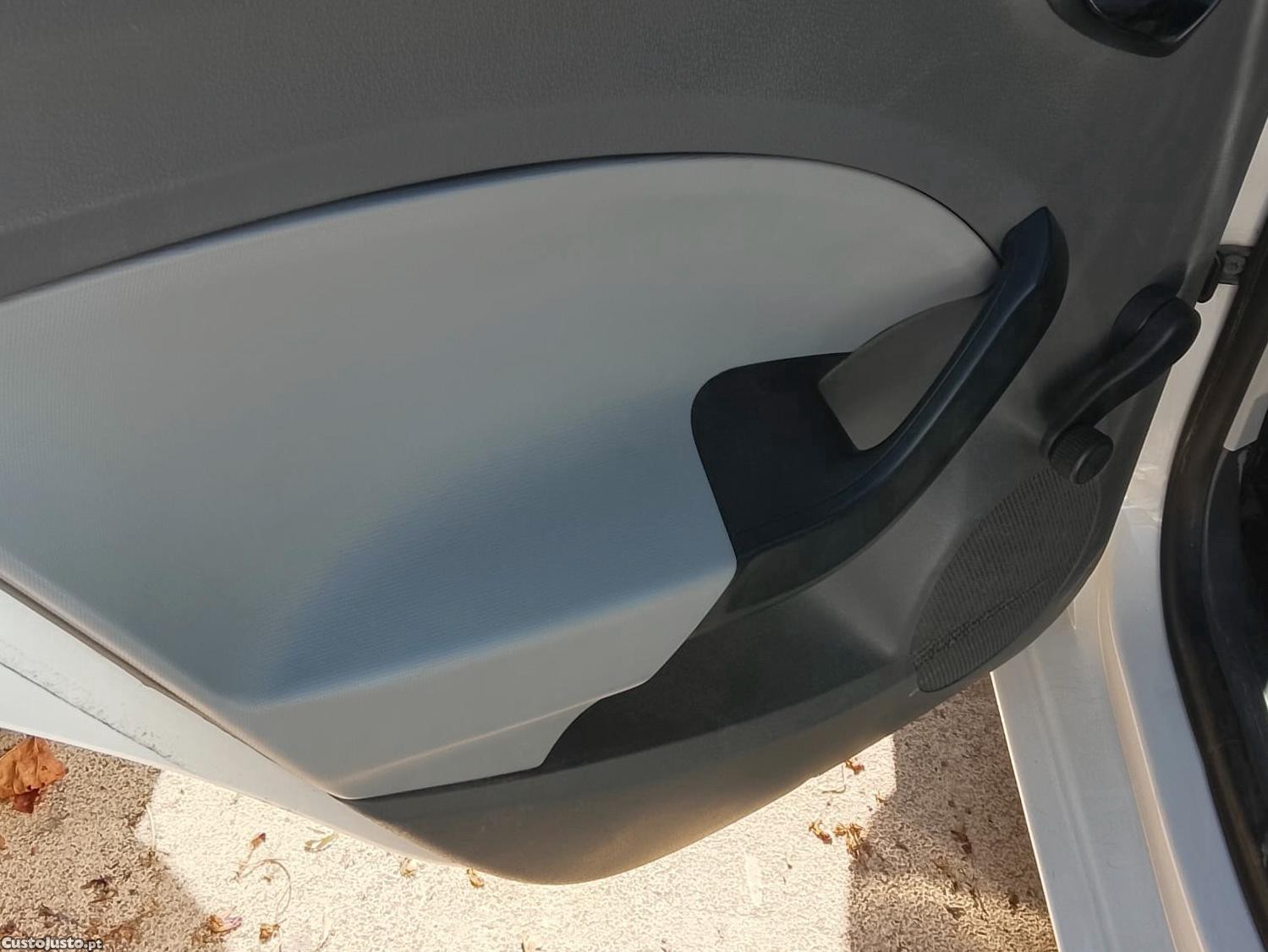 Seat Ibiza 1.2 gasolina — photo 3